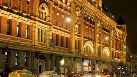 Tráfico-De-La-Estación-De-Flinder-Durante-La-Noche-Lugares-De-Turismo-De-Melbourne