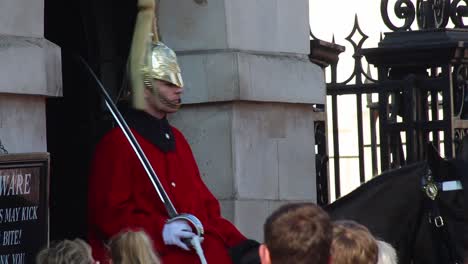 Londres,-Inglaterra-–:-Icónicos-Soldados-De-La-Guardia-A-Caballo-En-Whitehall-Londres
