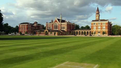 Drohnenaufnahme-Der-Wunderschönen-Universität-In-London