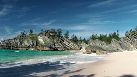 Stonehole-Bay-Beach-Es-Una-Hermosa-Playa-En-La-Costa-Sur-De-Bermudas