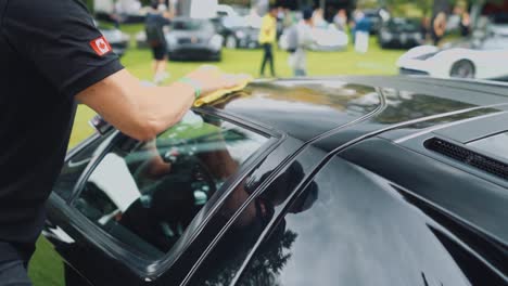 Man-Cleaning-the-Roof-of-His-Bugatti-Veyron-at-Luxury-Car-Show