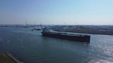 Barco-Tanque-Sale-Del-Puerto-De-Rotterdam