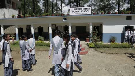 Uttarakhand-Indische-Studenten-In-Ihren-Schulen