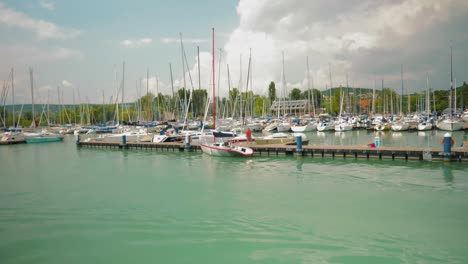 Arriving-to-the-docks-by-noon,-another-boat-is-leaving-the-docks