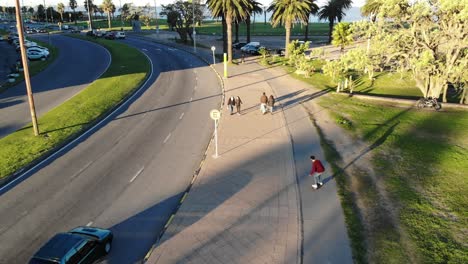 Longboard-Skate-Drone-Luftaufnahmen-Boulevard-Punta-Carretas-Montevideo-Uruguay