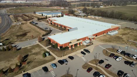 Flyaway-shot-of-Tennessee-College-of-Applied-Technology-in-Clarksville,-Tennessee