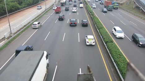 time-lapse-traffic-on-urban-toll-roads-during-the-corona-virus-pandemic,-covid-19