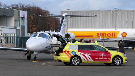 Medical-organ-transplantation-transport-by-jet-airplane,-on-airport-apron