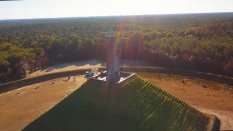 Luftpanorama-Rund-Um-Die-Pyramide-Von-Austerlitz-Mit-Blendenfleck