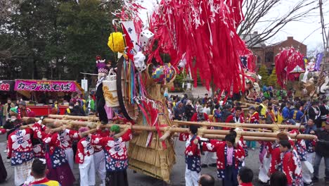 Tanz--Und-Festszene-Im-Sagicho-Matsuri-In-Der-Japanischen-Region-Kansai