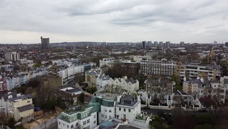 Vuelo-Aéreo-Hacia-Adelante-Sobre-El-Distrito-De-Notting-Hill-En-Londres.