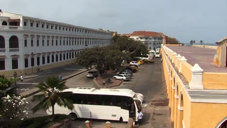 Las-Calles-Alrededor-Del-Mercado-De-Las-Bóvedas-En-La-Ciudad-Vieja-De-Cartagena-En-Colombia.