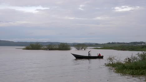 Lokale-Fischer-Werfen-Ihre-Netze-Auf-Dem-Viktoriasee-In-Afrika-Aus