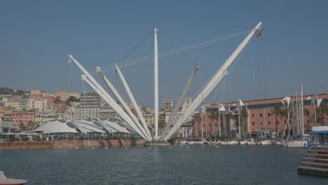 Bigo-Aufzugsattraktion-Von-Renzo-Piano-Im-Alten-Antiken-Hafen-Von-Genua,-Porto-Antico