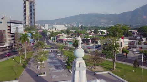 El-Monumento-Del-Divino-Salvador-Del-Mundo-En-El-Corazon-De-La-Ciudad-De-San-Salvador,-El-Salvador