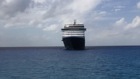 Crucero-Westerdam-Anclado-Cerca-De-Half-Moon-Cay-Island