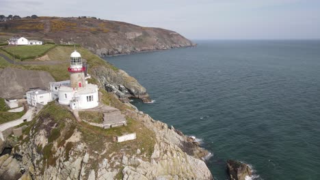 Luftaufnahme-Des-Irischen-Leuchtturms-Baily,-Howth-Head-Island-County-Dublin