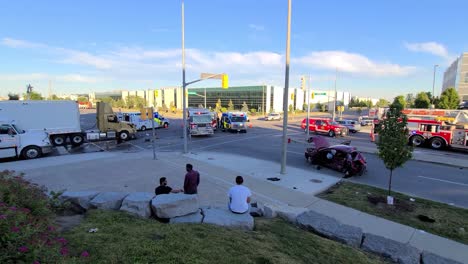 Lugar-Del-Accidente-Automovilístico:-Vehículo-De-Bomberos-En-La-Carretera-En-La-Ciudad-De-Toronto---Canadá