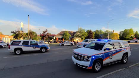 Police-vehicles-block-traffic-and-flashing-lights,-roadblock