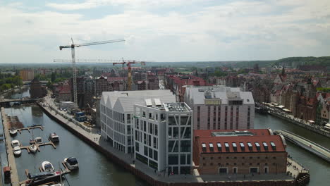 Holiday-Inn-Gdansk-city-center-Spichrzow-Granary-island-aerial