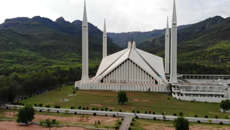 Vista-Aérea-De-La-Mezquita-Faisal-Masjid-En-Las-Estribaciones-De-Las-Colinas-Margala