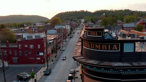 Luftaufnahme-Der-Stadt-Columbia-Bei-Goldenem-Sonnenuntergang