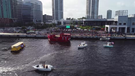 4K-Luftvideoschwenk-Um-Die-Bootsparade-Auf-Dem-Garnisonskanal