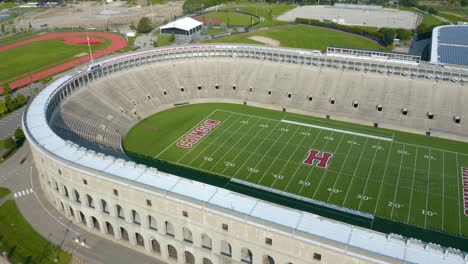 Vista-Aérea-Del-Estadio-De-Fútbol-De-La-Universidad-De-Harvard