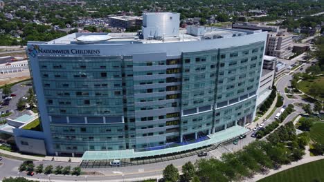 Das-Nationwide-Children&#39;s-Hospital-Ist-Ein-Landesweit-Anerkanntes-Lehrkrankenhaus-Für-Pädiatrische-Akutversorgung-Im-Südlichen-Orchards-Viertel-Von-Columbus,-Ohio