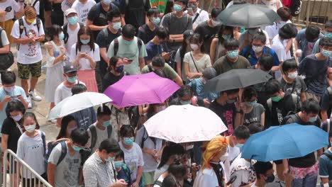 Besucher-Stehen-Schlange,-Um-An-Der-Ausstellungsveranstaltung-Anicom-And-Games-Acghk-In-Hongkong-Teilzunehmen