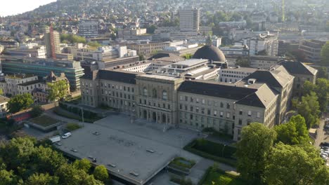 Toma-Aérea-En-órbita-De-Eth-Zurich-En-Suiza