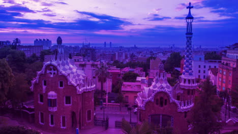 Timelapse-Del-Horizonte-De-Barcelona.-Parque-Guell-Diseñado-Por-Antoni-Gaudí-En-Barcelona