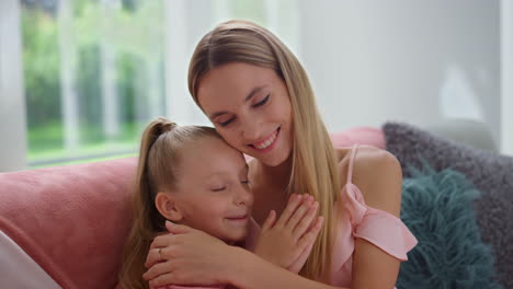 Woman-and-girl-talking-in-living-room.-Happy-mother-and-daughter-clapping-hands