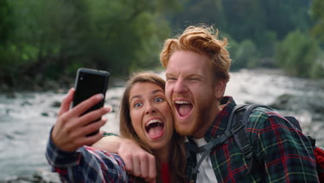 Couple-taking-selfie-on-smartphone.-Woman-and-man-making-funny-faces