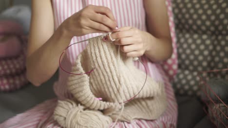 Woman-knitting-wool-clothes-from-woolen-yarn.-Woman-leisure-knitting-wool-yarn