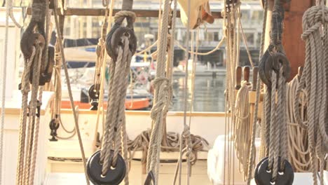 Ropes-holding-sail-on-yacht-boat.-Sailing-yacht.-Yacht-deck