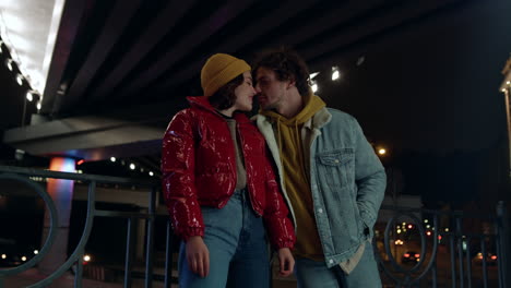 Lovely-couple-looking-eyes-to-eyes-on-city-background.-Pair-kissing-on-street.