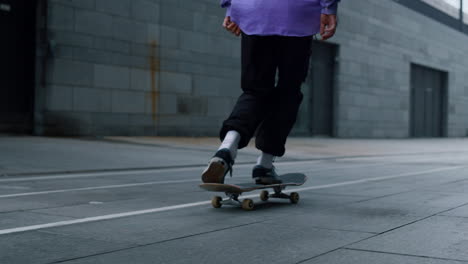 Unknown-man-feet-riding-on-skate-outdoor.-Sporty-guy-making-trick-on-longboard.