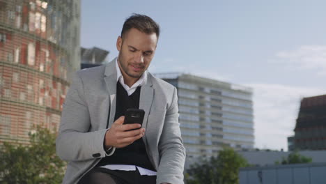 Businessman-typing-on-smartphone-at-street.-business-man-working-on-phone