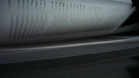 Nahaufnahme,-Die-Seiten-Eines-Buches-Umblättert.-Detailansicht-Blätterbuchblätter