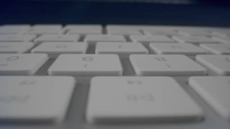 Computertastatur-Mit-Weißen-Tasten.-Weiße-Tasten-Der-Computertastatur-Im-Detail