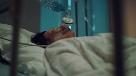 Sick-woman-wearing-oxygen-mask-portrait.-Terminally-ill-person-lying-in-ward.