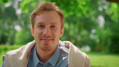 Happy-man-posing-on-picnic-close-up.-Portrait-of-blond-guy-looking-on-camera.