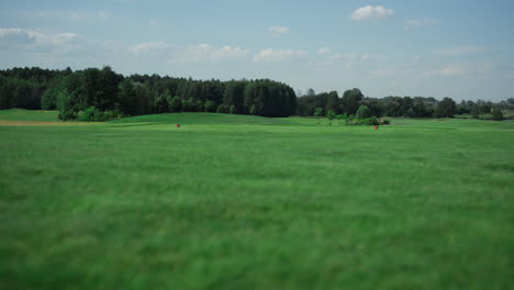 Blick-Auf-Die-Golf-Fairway-Landschaft-Im-Country-Club.-Kein-Menschen-Natur-Entspannungskonzept.