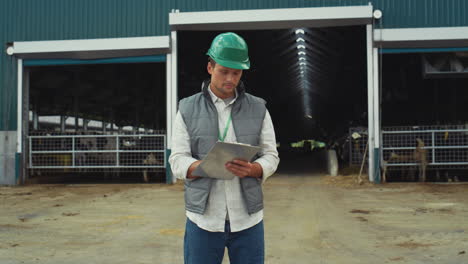 Agriculture-engineer-work-livestock-farm-facility.-Focused-supervisor-make-notes