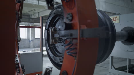 Reifenherstellungsfabrik-Mechanismus,-Der-Gummiband-Auf-Industrieautomaten-Setzt