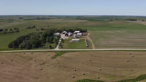 Aerial-View-of-Scenic-Farm-in-Rural-Midwestern-Area,-United-States