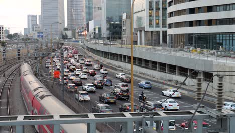 Aumento-Excesivo-Del-Tráfico-Atascado-En-La-Autopista-20-Ayalon-Gush-Dan-Tel-Aviv