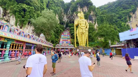 Hindu-religion-devotional-place-at-Malaysia-with-the-worlds-largest-Subramanya-swamy-idol