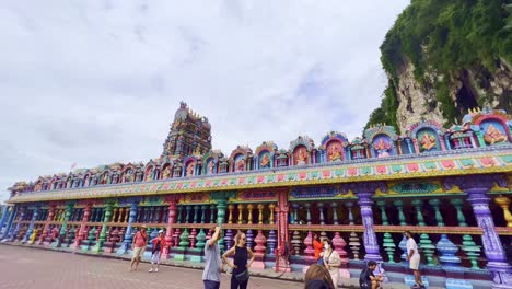 Szene-Von-Batu-Caves-Hindu-Tempel-Besucht-Von-Touristen-Und-Gläubigen